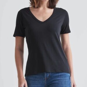🟠NWT GROCERIES Basic V-Neck Short Sleeve Tee in Black SMALL